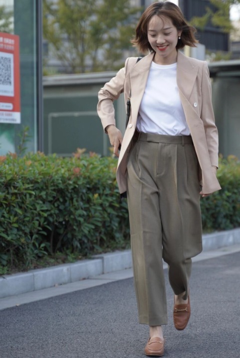 小个子 优雅女人都穿“乐福鞋”,比小白鞋更显气质,小个子也可以hold住