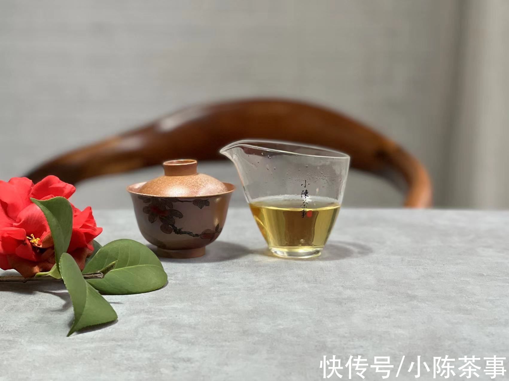 茶汤|白茶适合用什么茶具冲泡？盖碗、玻璃杯，还是紫砂壶？