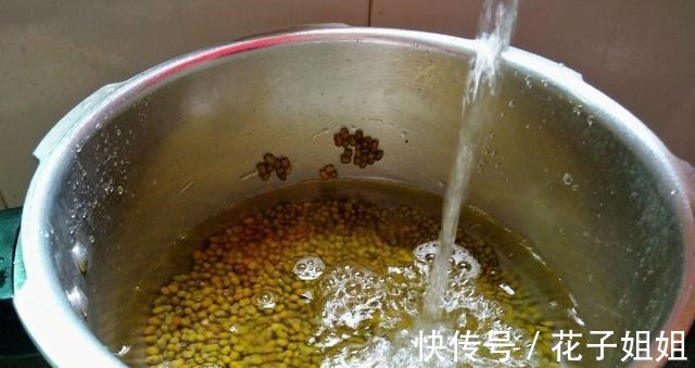 绿豆粥|吃一碗它,解宿醉,还能保护肝脏,快来试试这道芋圆绿豆粥吧!