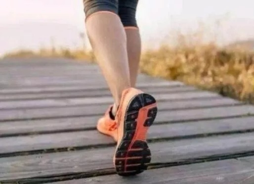 血糖稳定|糖尿病人走路,有这5种表现,说明血糖稳定,也没有并发症