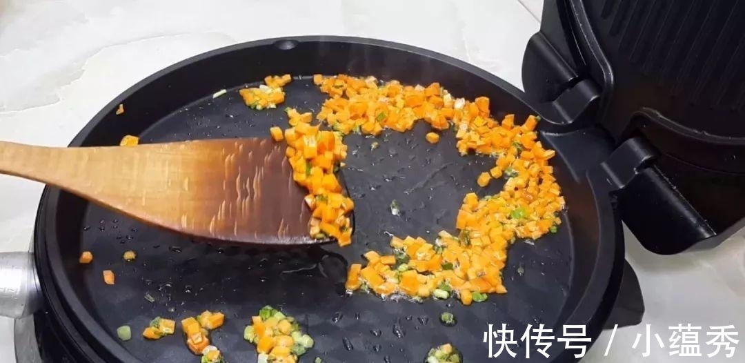 做法|土豆全新做法, 筷子一搅, 做出最好吃的土豆饼, 让你看着就超香吃