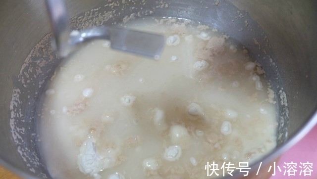 吐司盒|这个面包配方好，牛奶、黄油、鸡蛋全不放，一次发酵，香软又健康