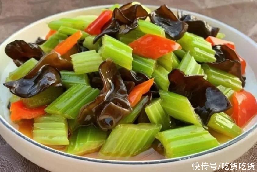 炒木耳|炒木耳,红油豆皮,鸡翅焗鱿鱼,杏鲍菇的做法,送你啦