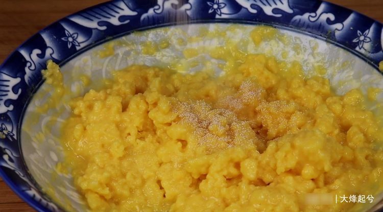 玉米面最神奇的做法,不蒸不炸,开水一烫,健康好吃,出锅就抢光