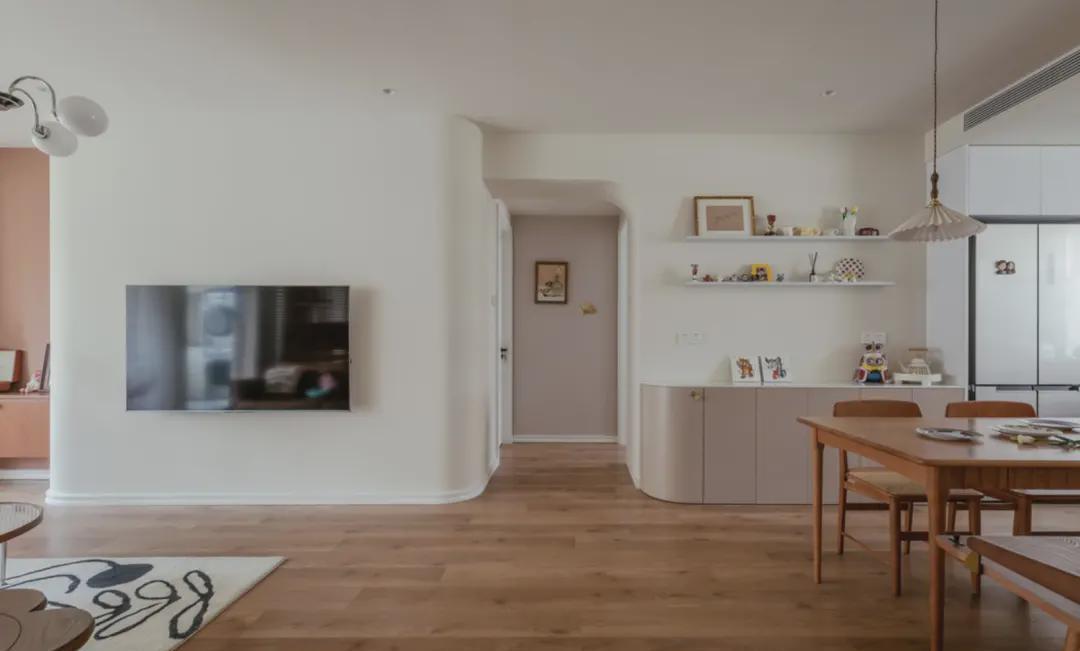 客厅|家里收纳位置少,建议墙体做错位处理,完工后既实用又显气质