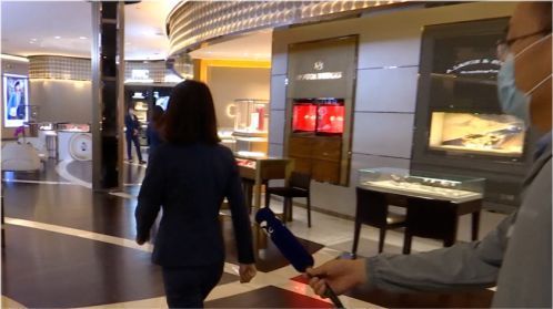 消费者|女子花30万买手表,疑似买到11年前库存表,店家称消费者无知情权