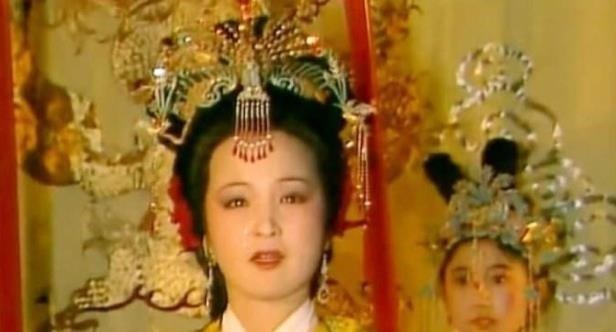 宝玉!贾元春加封贤德妃后,薛宝钗恼羞成怒,一语双关嘲讽贾宝玉和贾府