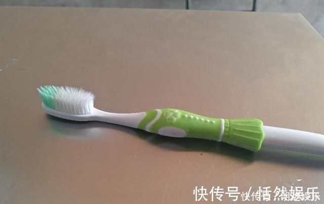 厨房|废旧牙刷剪短一半,放在厨房特别实用,一年能省几百元,涨知识了