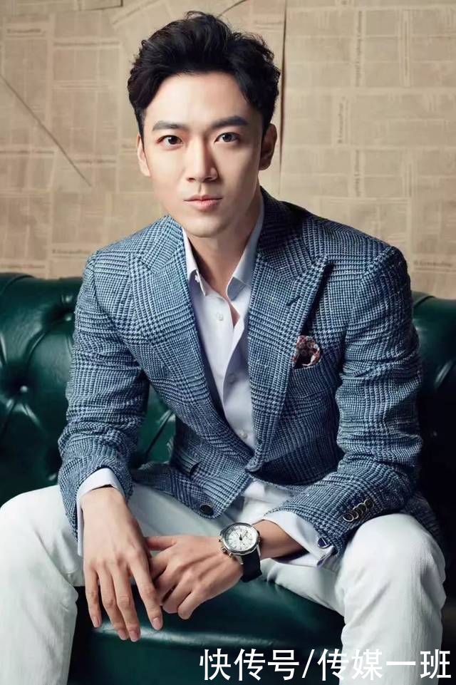 揭秘央视春晚新主持人张韬，主持跨年晚会走红，帅得观众不愿换台