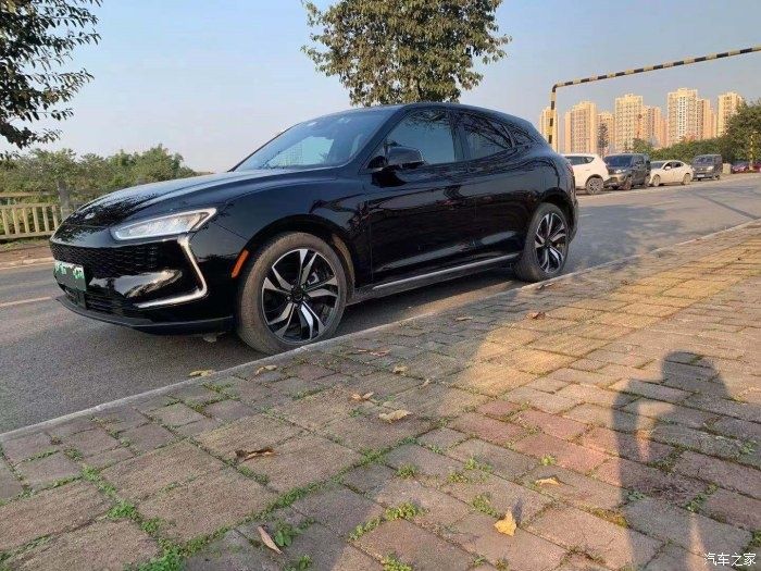 国产车|享受放荡不羁的赛力斯SF5，黑赛所向披靡！