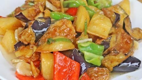 红椒|茄子加土豆一起做,实在太好吃了,出锅比肉还香,天天吃都不腻