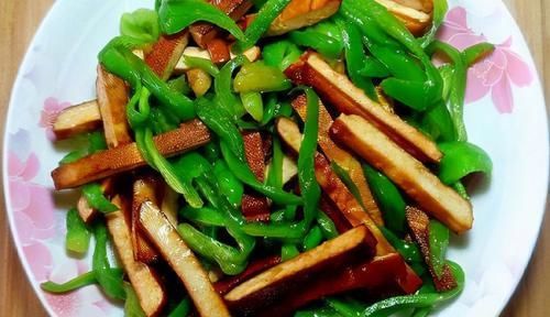  食物|女性过了40岁，要坚持吃的食物，补充营养，健脾开胃，有益健康！