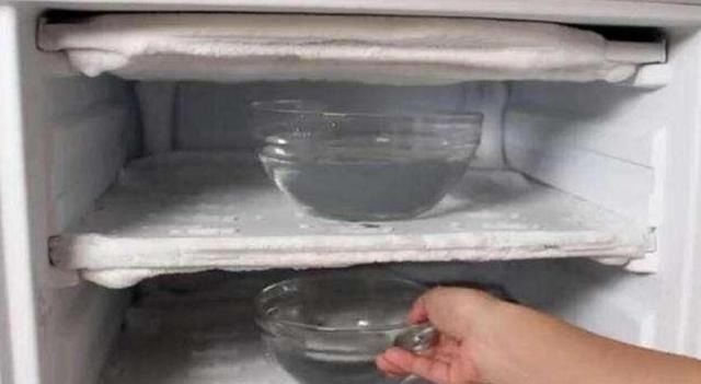 冰箱的霜太厚怎么办只需把它放进去,几分钟全都除干净
