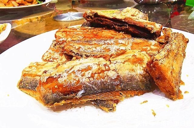 外甥女的生日宴,第9个是家乡特色菜,价格最贵,全家人抢着吃