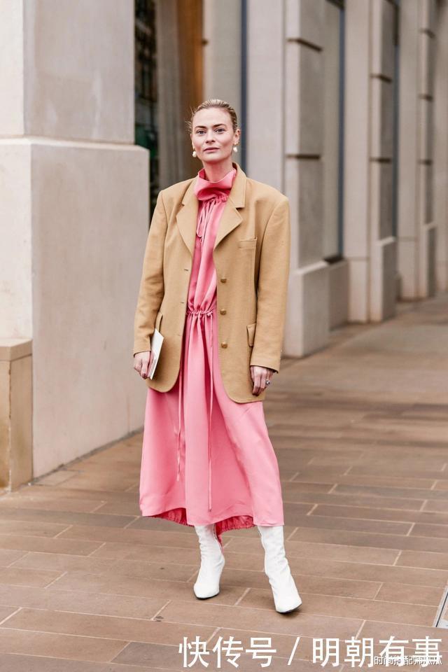 最近火了一种穿法,叫“冬外套+春裙子”,时髦保暖,明星都上瘾