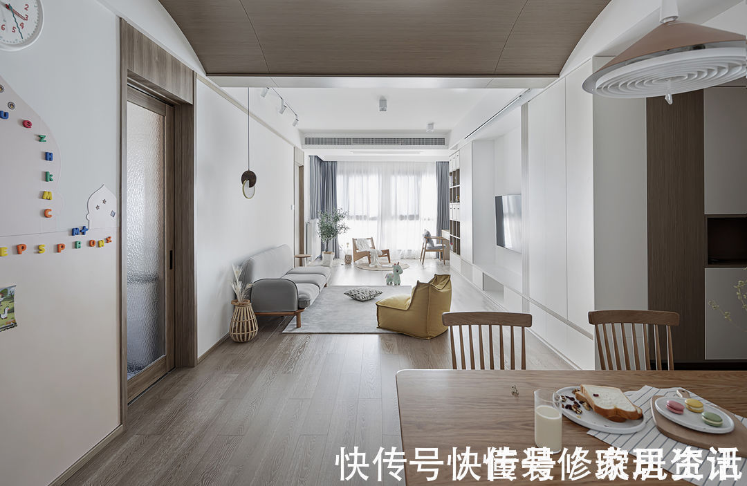 门洞|“穷装”反而更干净舒适,103㎡色调高度统一,耐看极了