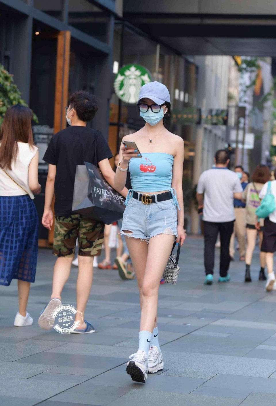 装扮 高贵优雅的瑜伽裤装扮更添清纯美感,唯美清新感十足,仙气飘飘