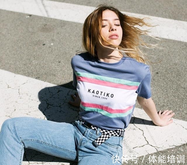 穿搭 白T恤不受宠了,今年流行糖果色T恤,青春时髦还显白!