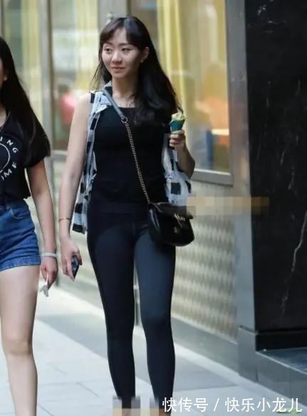 女人味 穿着打底裤尽显青春风采,展现个性酷帅风采