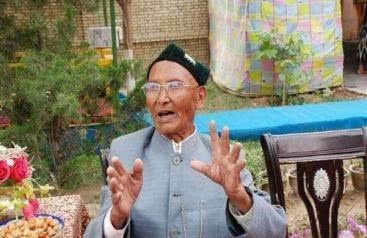 库车家族|中国最后一位王爷,活到2014年,临终前说了一句话,众人潸然泪下