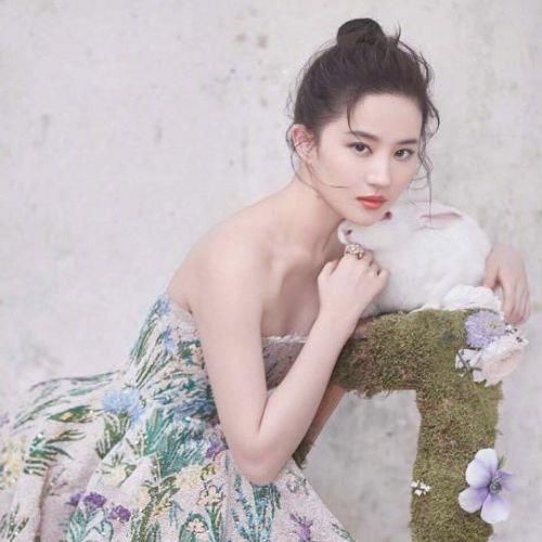 时尚|秀外慧中的美女，时尚的穿搭，妥妥的时尚达人气息！
