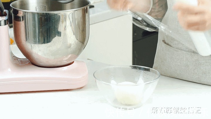 温开水|1个香蕉,1碗芝士,绵软拉丝的香蕉芝士饼就出炉啦