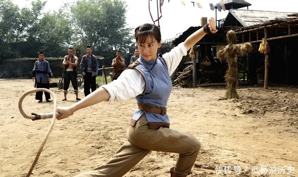 贵妇|民国25岁女土匪临刑前绝命照，身穿丝绸旗袍像贵妇，高喊：我不怕死