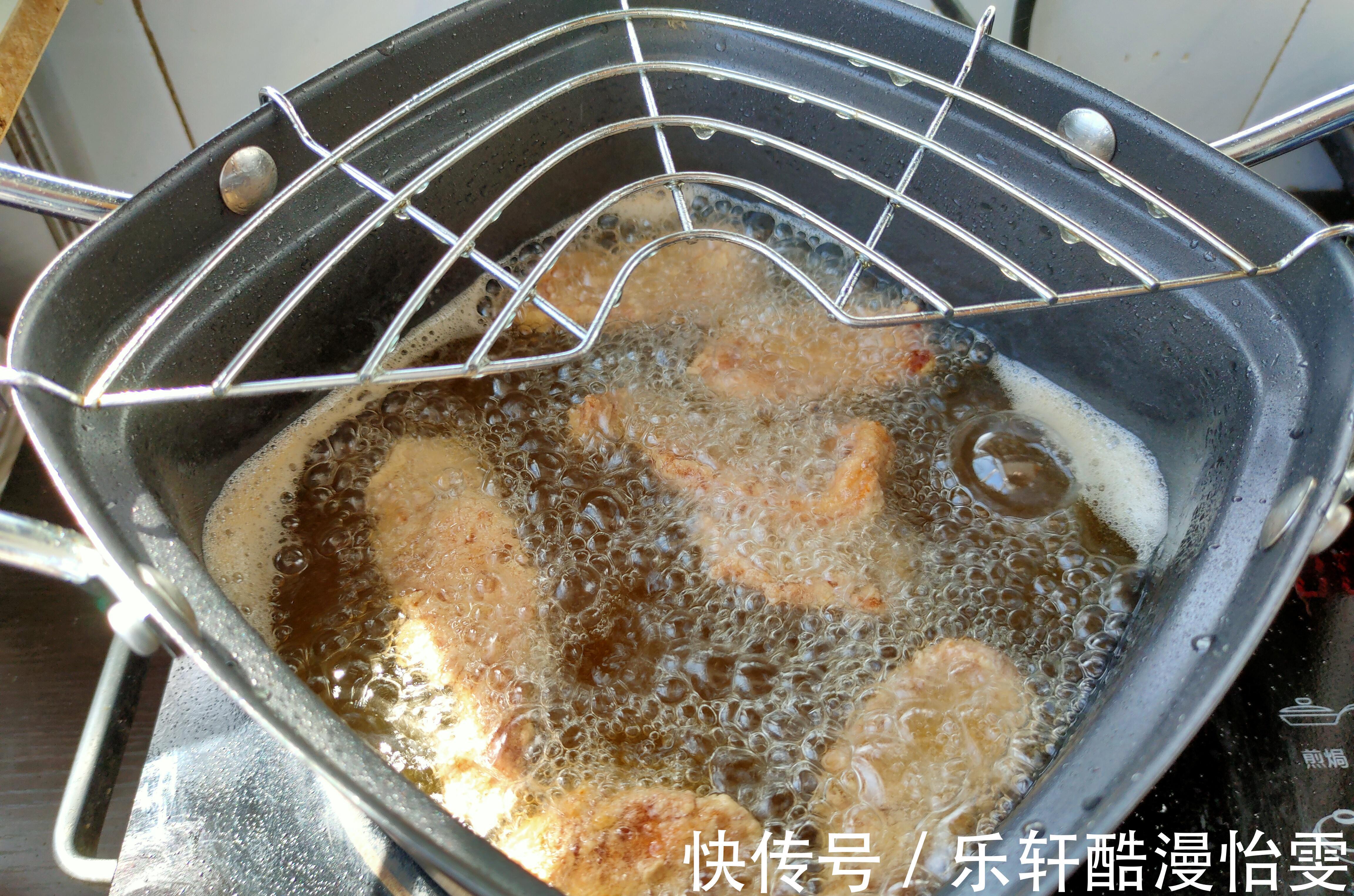 家庭版的菠萝咕咾肉，酸甜可口，下饭解馋，吃着太过瘾了