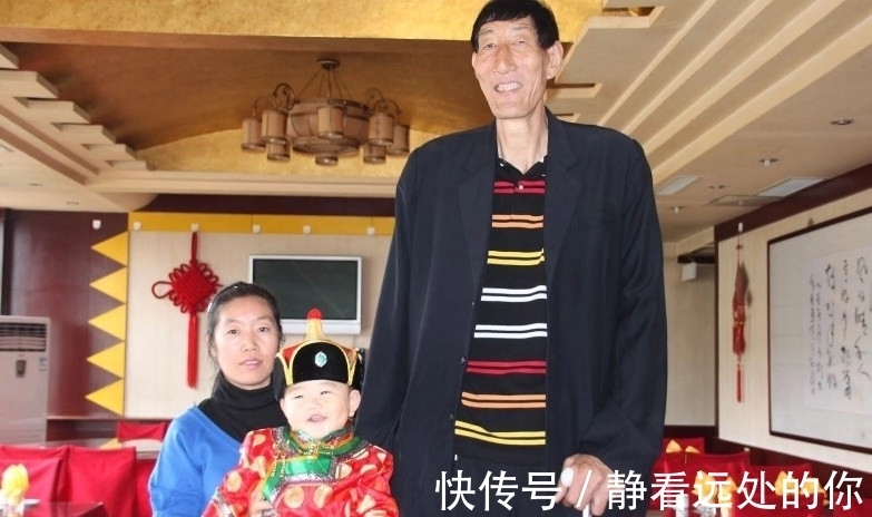 夏淑娟|身高2米36的巨人鲍喜顺,12年前不听医生劝阻生下儿子,赌对了吗