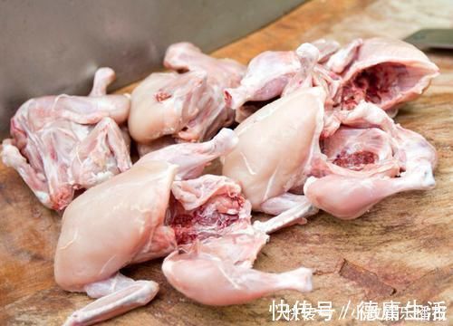 浸泡|炖鸡汤时,直接炖还是先焯水?都不对,多做一步,鸡肉嫩鸡汤鲜