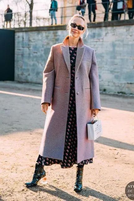  搭配大衣|你穿大衣+靴子的样子，真的时髦极了！