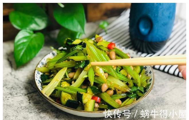 黄瓜|芹菜拌花生怎么做才好吃?掌握几个小技巧,清脆爽口,颜色不发黑