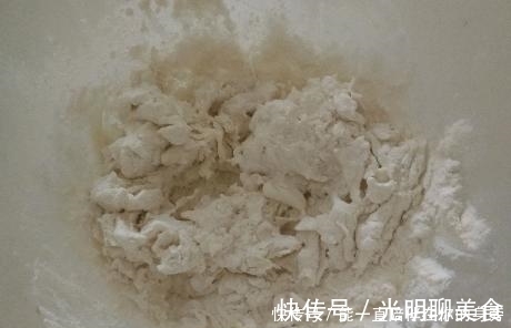 自制馄饨时,掌握1点小技巧,馄饨皮薄馅大,馅香皮软还爽滑