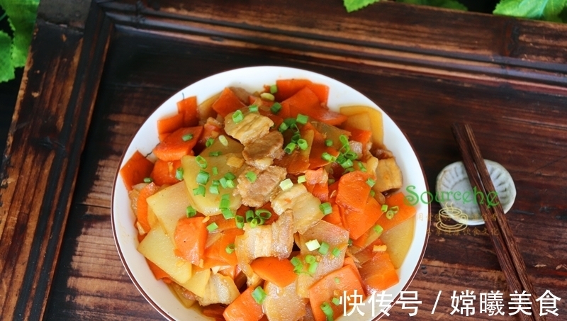 胡萝卜片|五花肉加2种食材，简单炒一炒，下饭又营养，儿子隔三差五吃一次