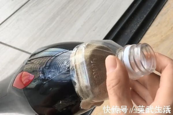 一生|在门口放一个塑料瓶,解决了家家户户的难题,学会受用一生!