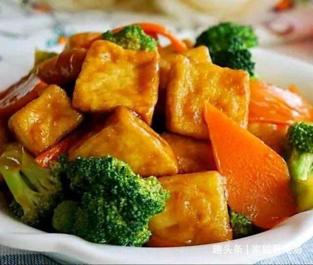 美食|美食推荐焦溜豆腐，青椒茄子炒肉丝，干锅排骨，秘制老醋花生