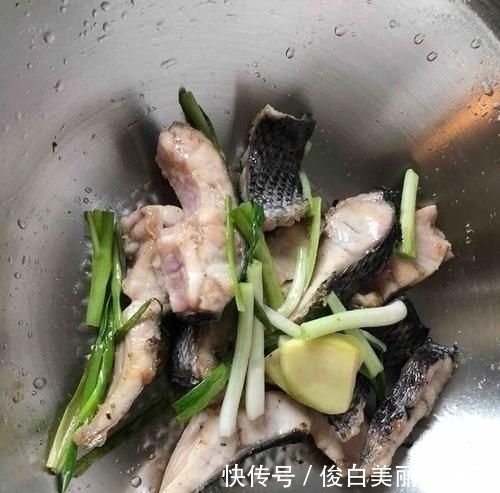 神器|天生的“捕鱼神器”,河里一扔,就能捕鱼,网友:太方便了吧!