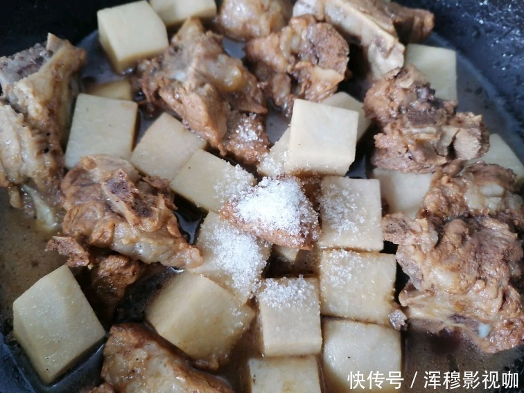 味道|炖排骨别总放土豆，它才是“绝配”，味道鲜美又补水，秋季别错过