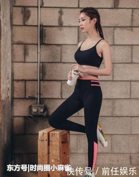 街拍秀气可爱的小姐姐，得体的打底裤穿搭，很显时尚魅力