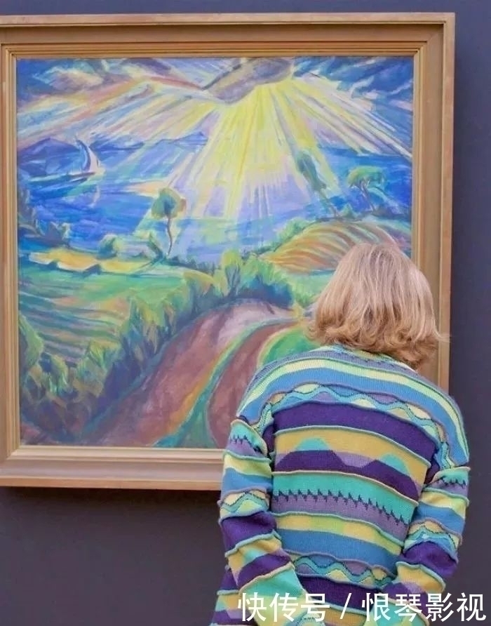 名画&他花2年时间,拍下1000个“撞衫”的人:撞衫不可怕,可怕的是……