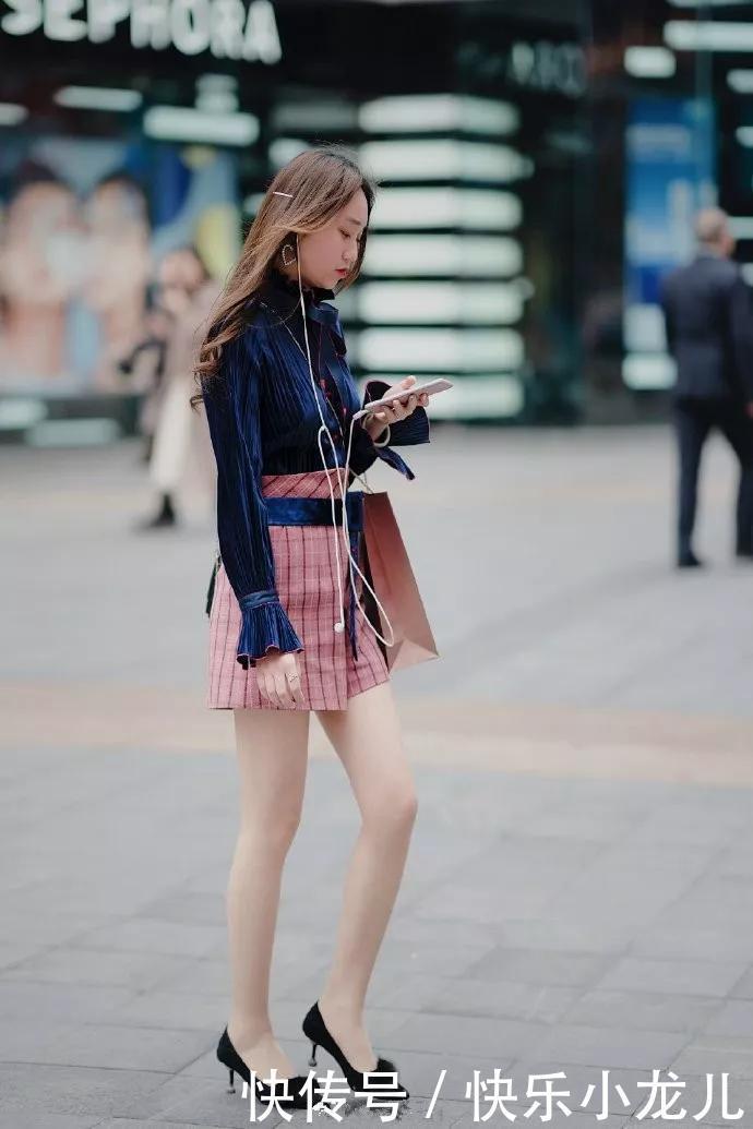 尖头高跟|街拍:高跟鞋搭配裙子,清新淡雅充满气质