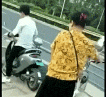 |搞笑GIF:我问女神爱不爱我 结果她发过来一张图