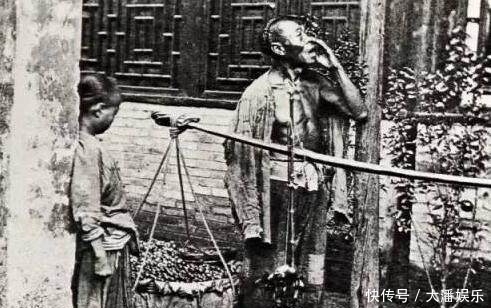 老照片|清朝历史老照片：商贩叫卖有讲究，最后一张马车夫脸色全是灰土！