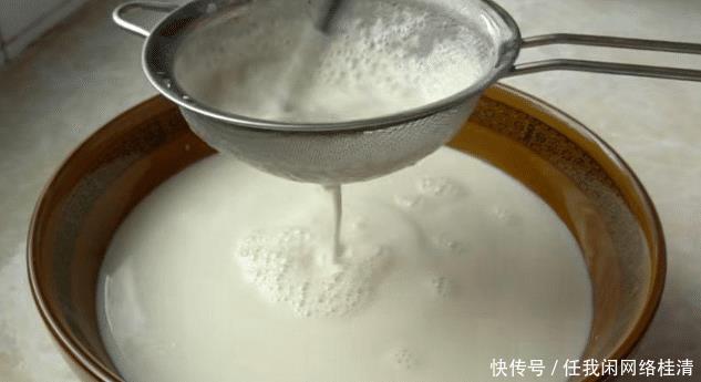 熬粥|大米别只会熬粥煮饭,加2个苹果做懒人面食,简单易学又很好吃!