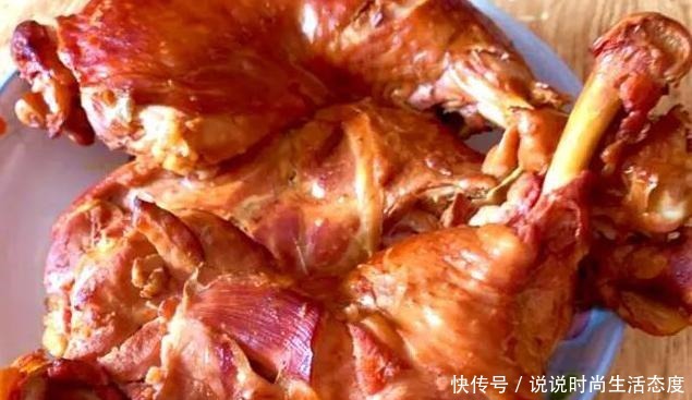 天津这家排队最凶熏鸡小店,排队的大都是老人,称有原来老味道