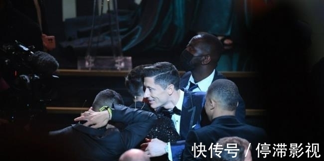 进球|德媒集体爆发!图片报:金球投梅西是记忆的误导 不如投给贝利!
