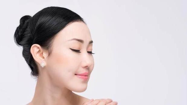  女人|女人“雌激素”偏高，身体可能会发出3个“信号”，早看早知道