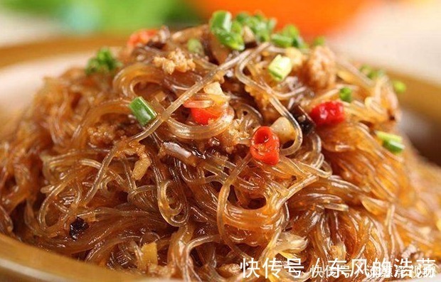 炒粉条时，有人直接炒，有人焯水大厨都错了，这才是正确方法