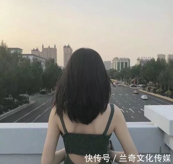 |PS搞笑恶搞：求大神换个比较美的背景