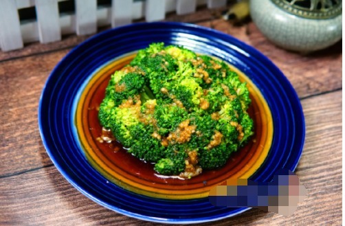  西兰花好吃又好看的做法，这1个步骤不能少，上桌就抢着吃！